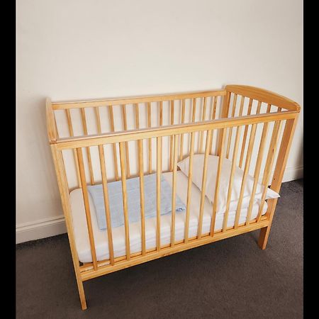 12 Minutes To Central London Kings Cross, 6 Minutes Walks To The Train Station - Free Parking 3 Bed 2 Bath Fully Refurbished Flat No Party Or Gathering Allowed 외부 사진